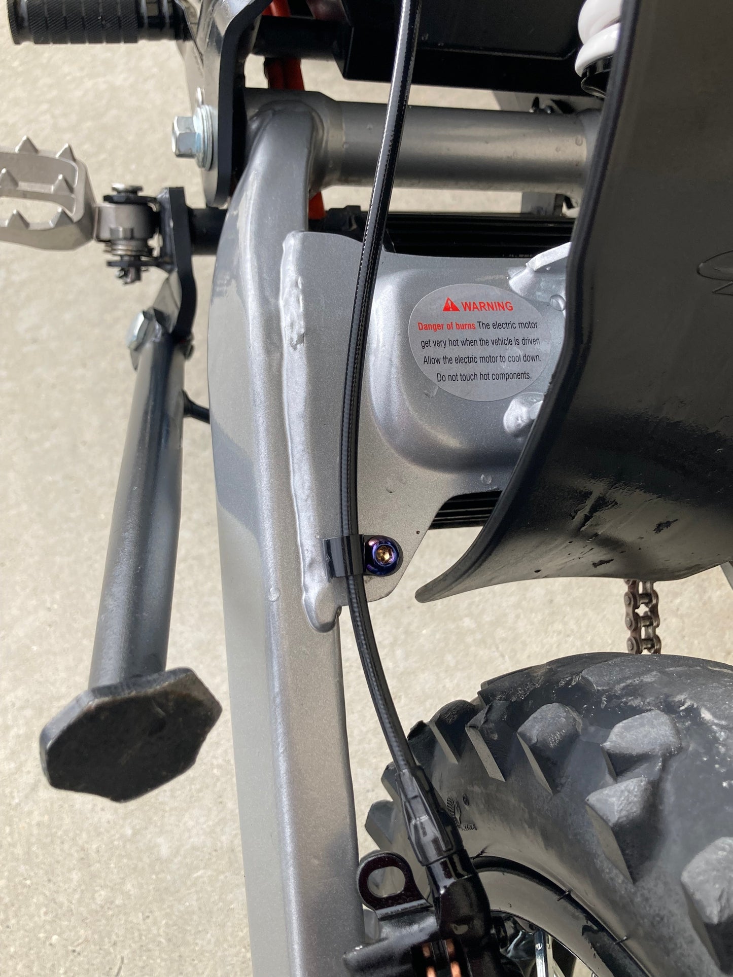 RTR brake line holder titanium